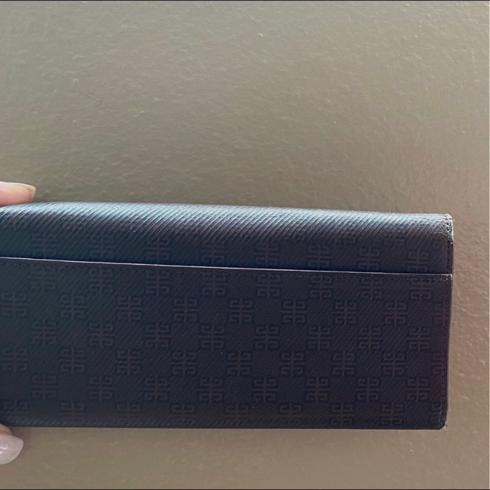 💯 %Authentic Givenchy Wallet - Picture 3 of 5